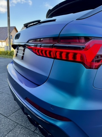 Audi e-tron Blau-Teal