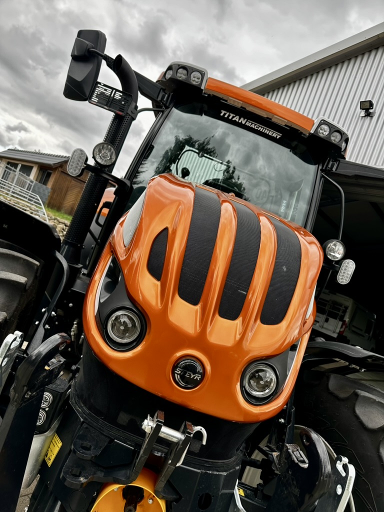 Steyr Traktor Orange